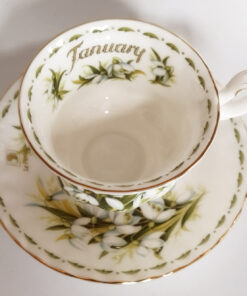 Alternative view of Tazza da tè con piattino Royal Albert collezione "Flower of the month" mese di gennaio/january