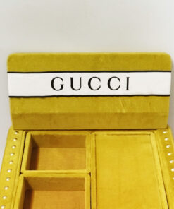 Alternative view of Espositore portagioie Gucci in velluto giallo e borchie dorate