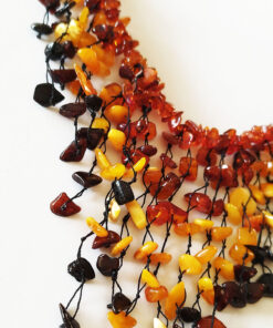 Alternative view of Collana da donna frange d'ambra baltica naturale bianca, bruna e cognac