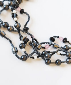 Alternative view of Collana da donna 5 fili con ematite, cristalli e perle